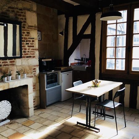 Appartement Dans Immeuble 15 Eme Siecles Vieux 图尔 外观 照片